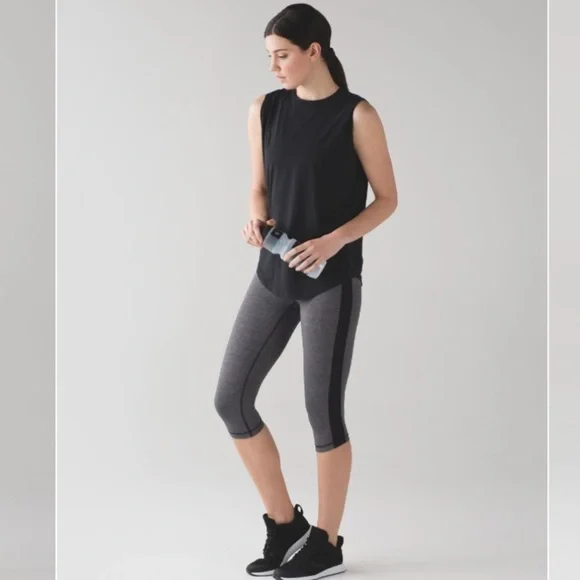 Lululemon Squad Goals Crop (17") ~Heathered Gray & Black, Size 6 - Picture 1 of 9